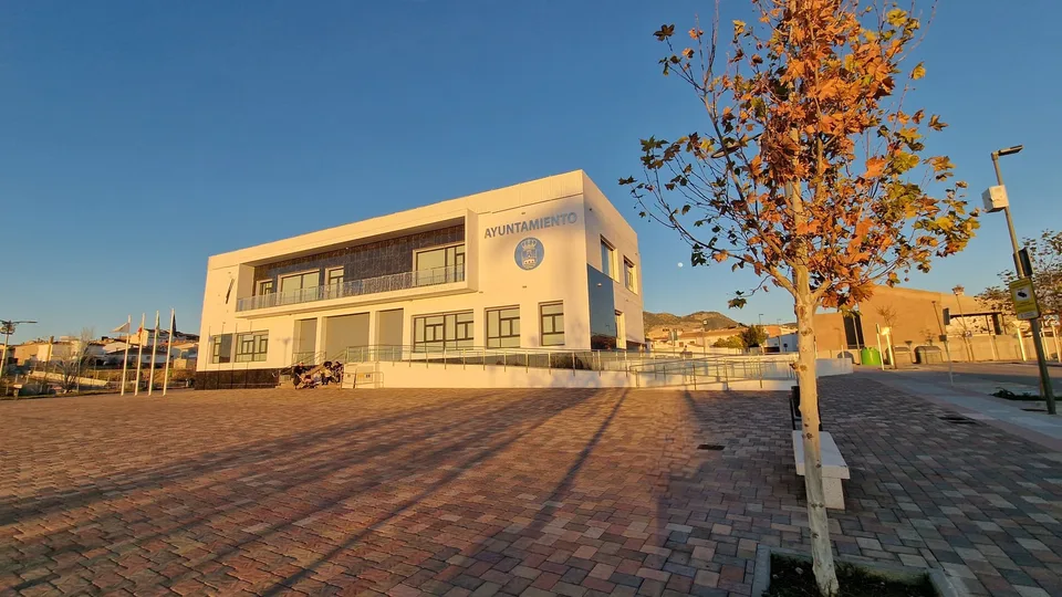 Ayuntamiento del municipio de Pulianas, Granada, en una fotografía de enero de 2025. Imagen de localización; NO muestra el cementerio ni los objetos robados.