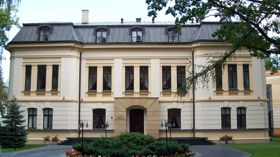 Sede del Tribunal Constitucional polaco en Varsovia, fotografiada en 2006. Archivo; no muestra el despliegue policial del 30-O.
