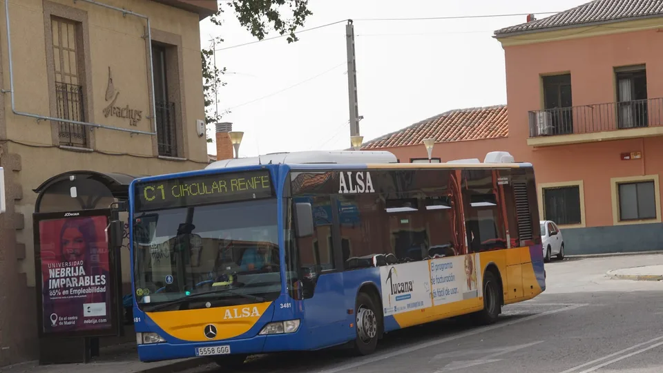 Autobús real de transporte público en la estación Renfe de Guadalajara, fotografiado en agosto de 2021